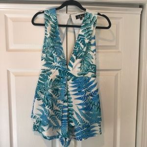 Lulu’s open back romper - New without tags!